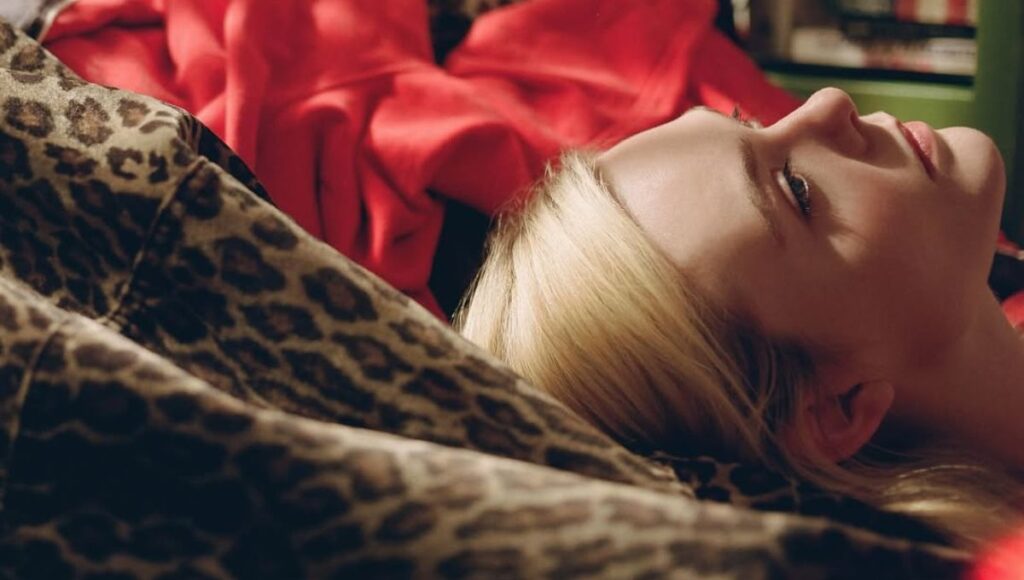 Sinopsis reparto y dónde ver Margo tiene problemas de dinero serie de Apple TV