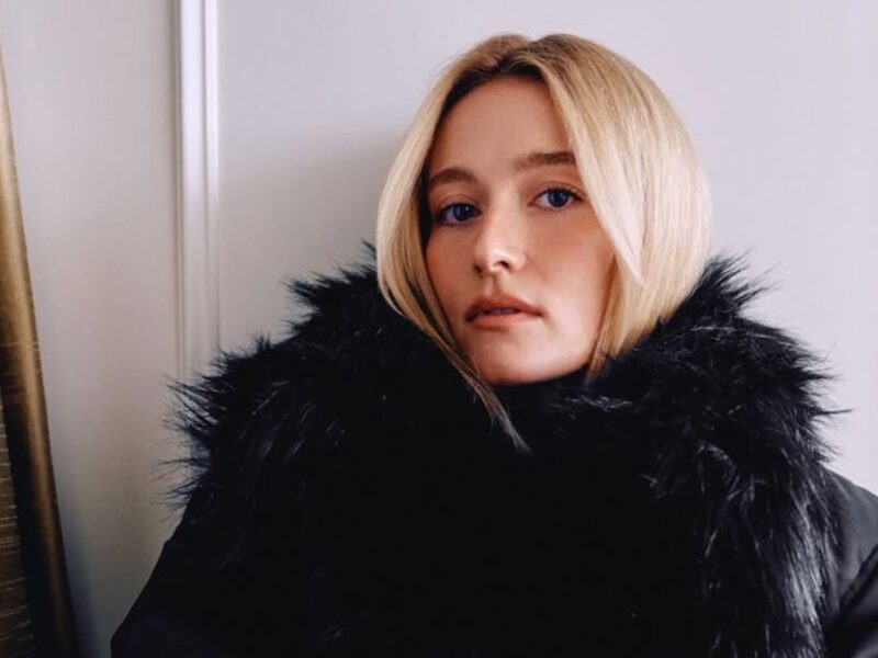 Edad estatura y series de es Sarah Pidgeon de Love Story