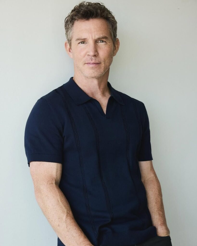 Edad estatura series y películas de Shawn Hatosy el dr abbot de The Pitt