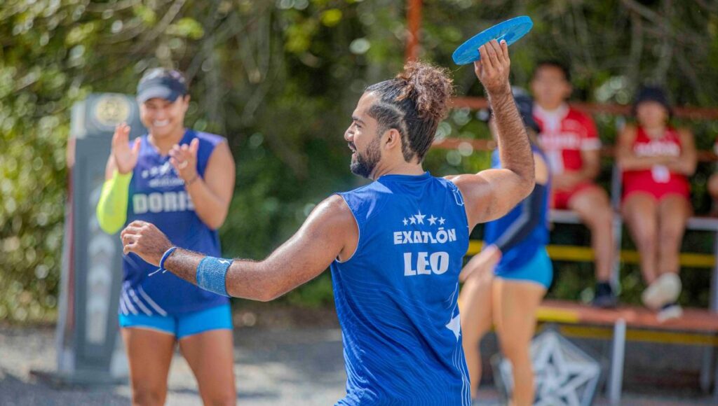 Leo y Evelyn son criticados por ocasionar un accidente para sacar a los rojos en Exatlón México