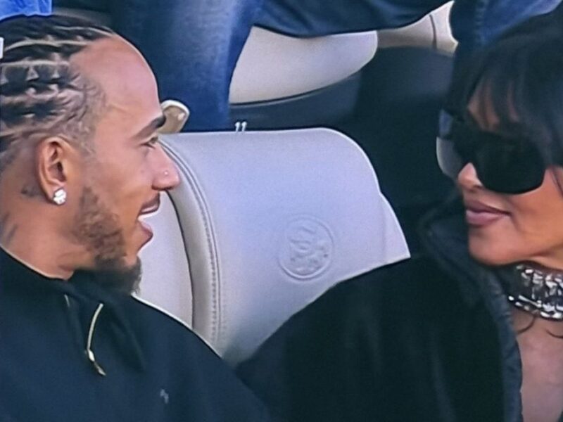 Kim Kardashian y Lewis Hamilton en el Super Bowl 2026