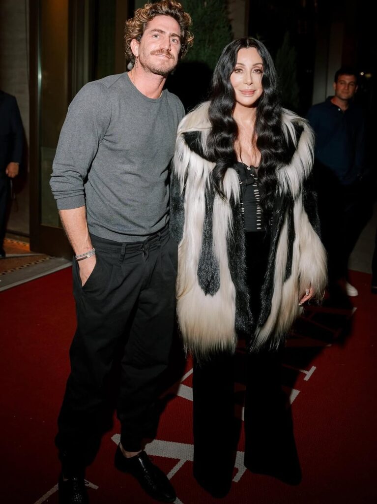 Captan a Rafael Olarra con Pedro Pascal