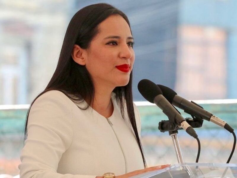 ¿Qué vacantes están disponibles en la empresa de Sandra Cuevas?