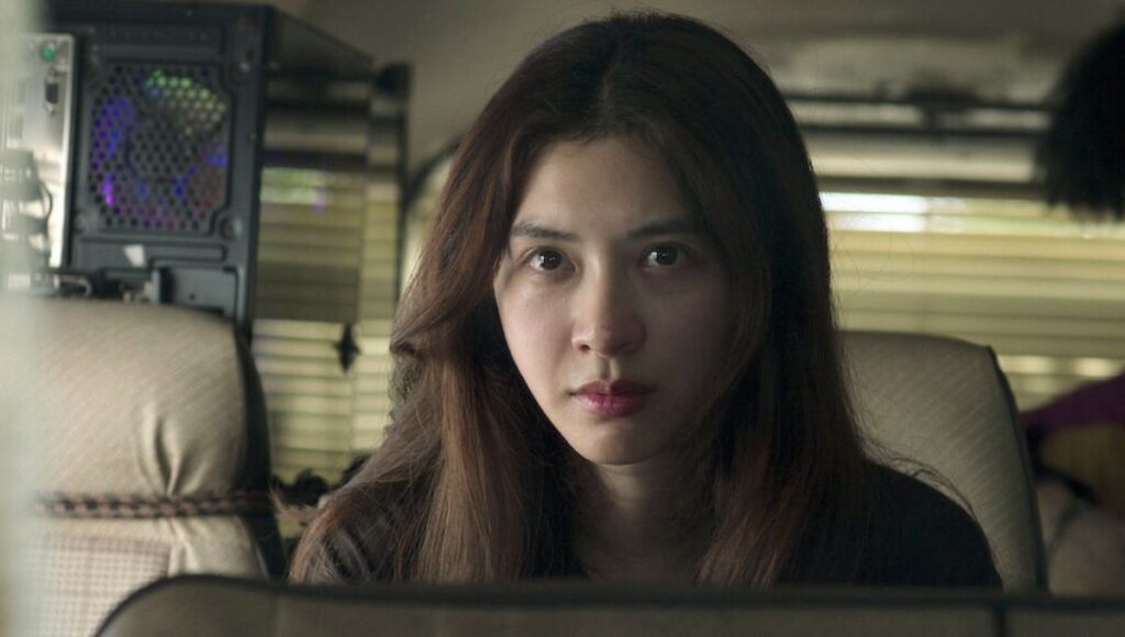 de qué trata la línea roja película de Netflix