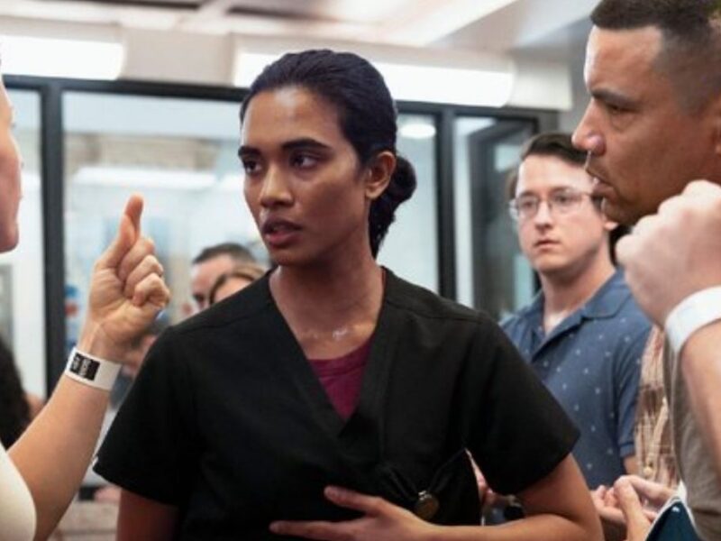 accidente del parque acuático en The Pitt episodio 10