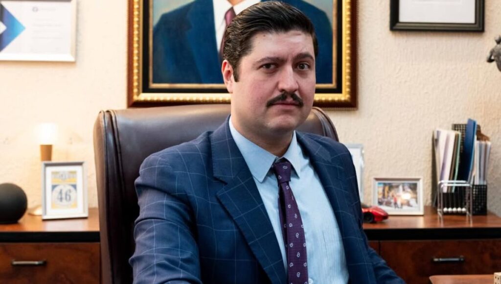 Edgar Villa de La Oficina México confirma fallecimiento de su madre