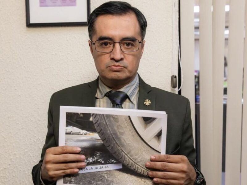 Edgar Villa de La Oficina México confirma fallecimiento de su madre