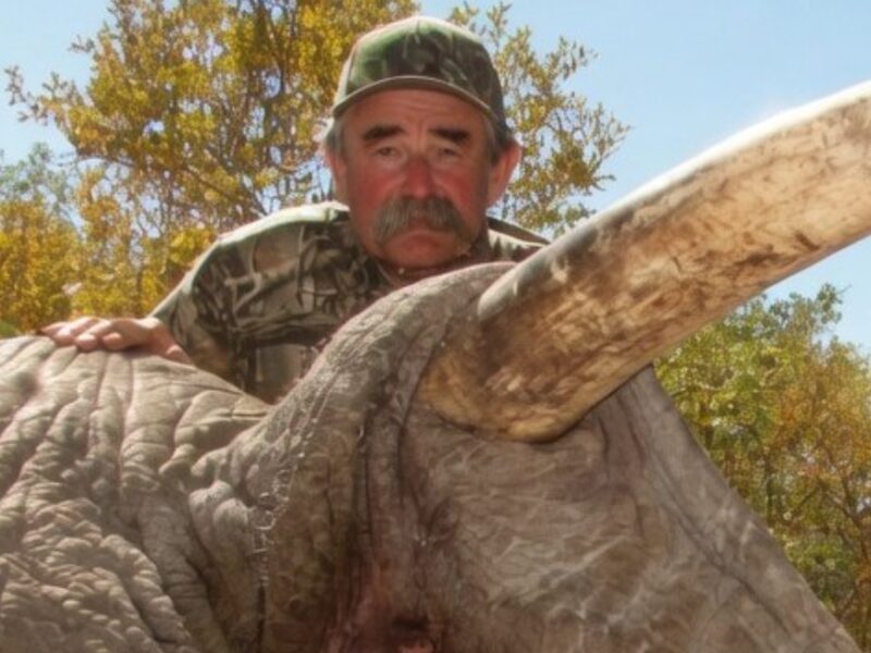 Ernie Dosio muere aplastado mientras cazaba en África