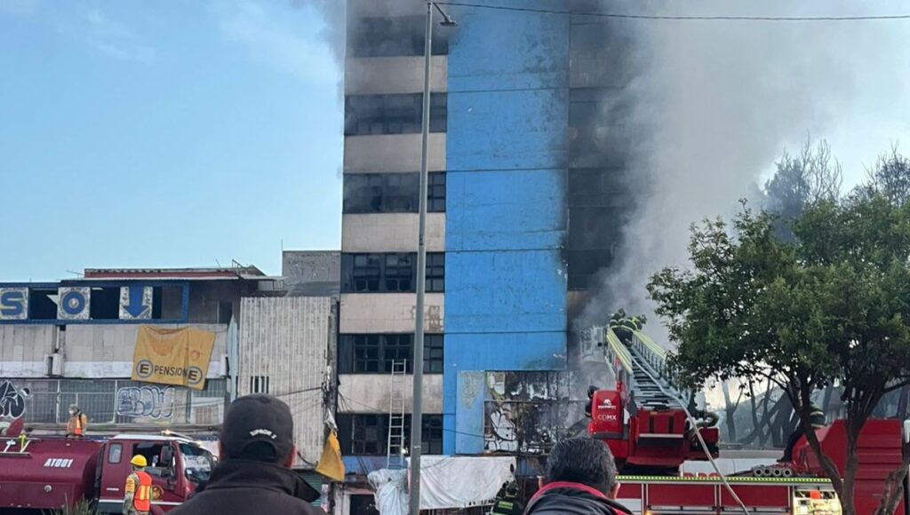 Rutas viales alternativas por incendio frente al mercado de la merced en cdmx