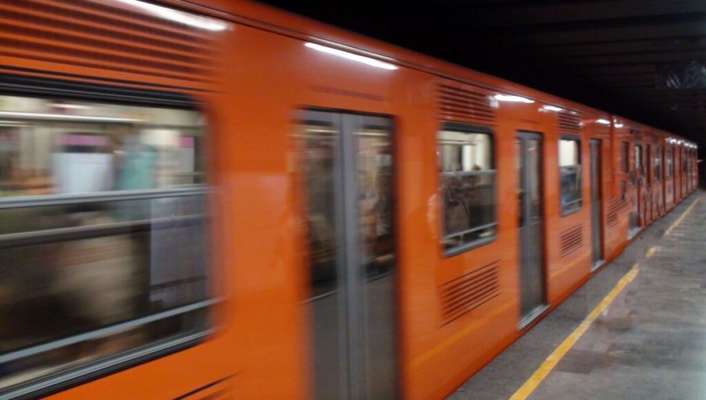 Lineas del Metro y Metrobús afectadas por megamarcha de la CNTE en CDMX hoy 1 de mayo 2026