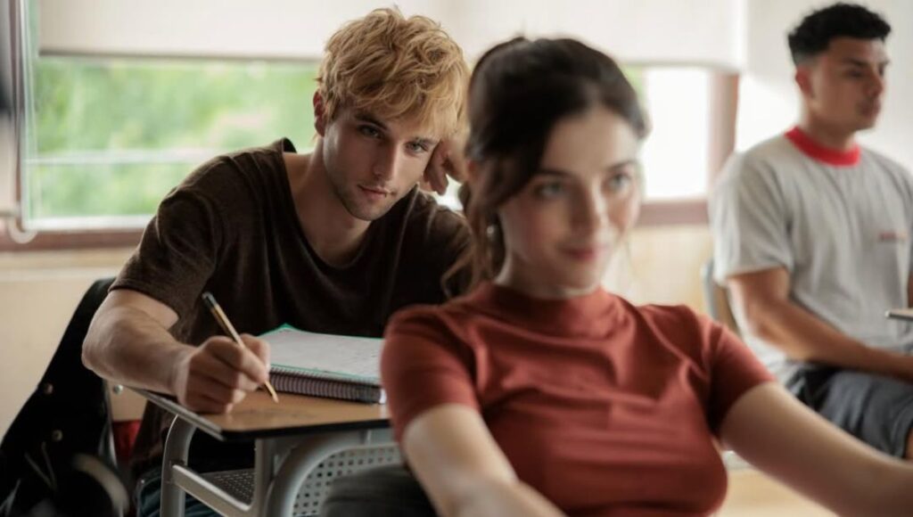 Quién es Mikel Niso el actor como Luke en Boulevard