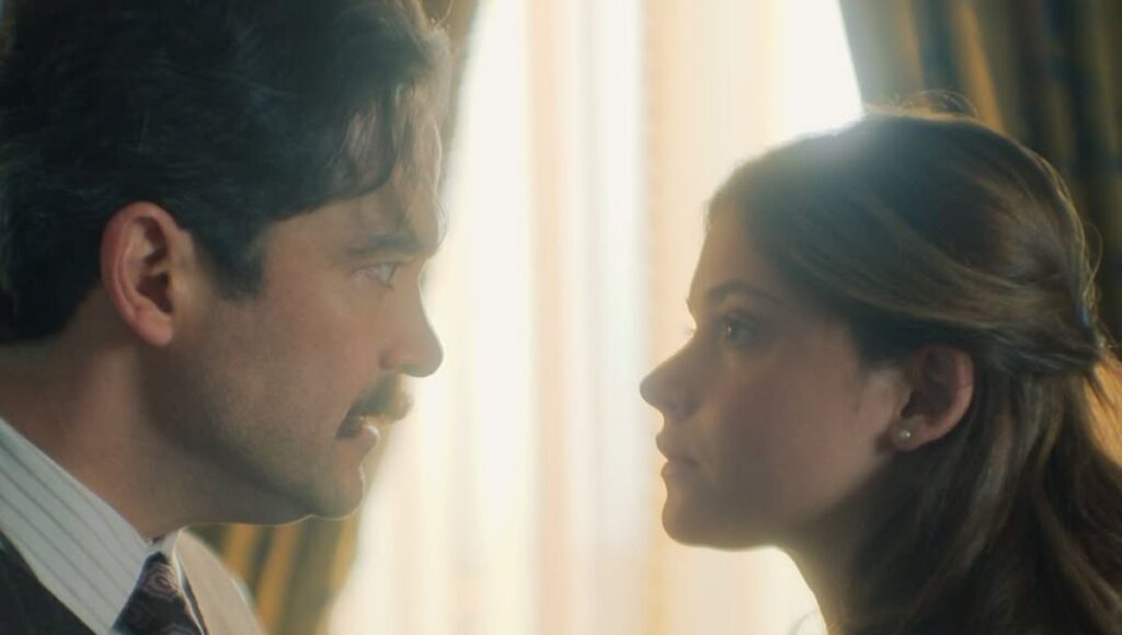 Edad, estatura y carrera de Nicole Wallace de La casa de los espíritus