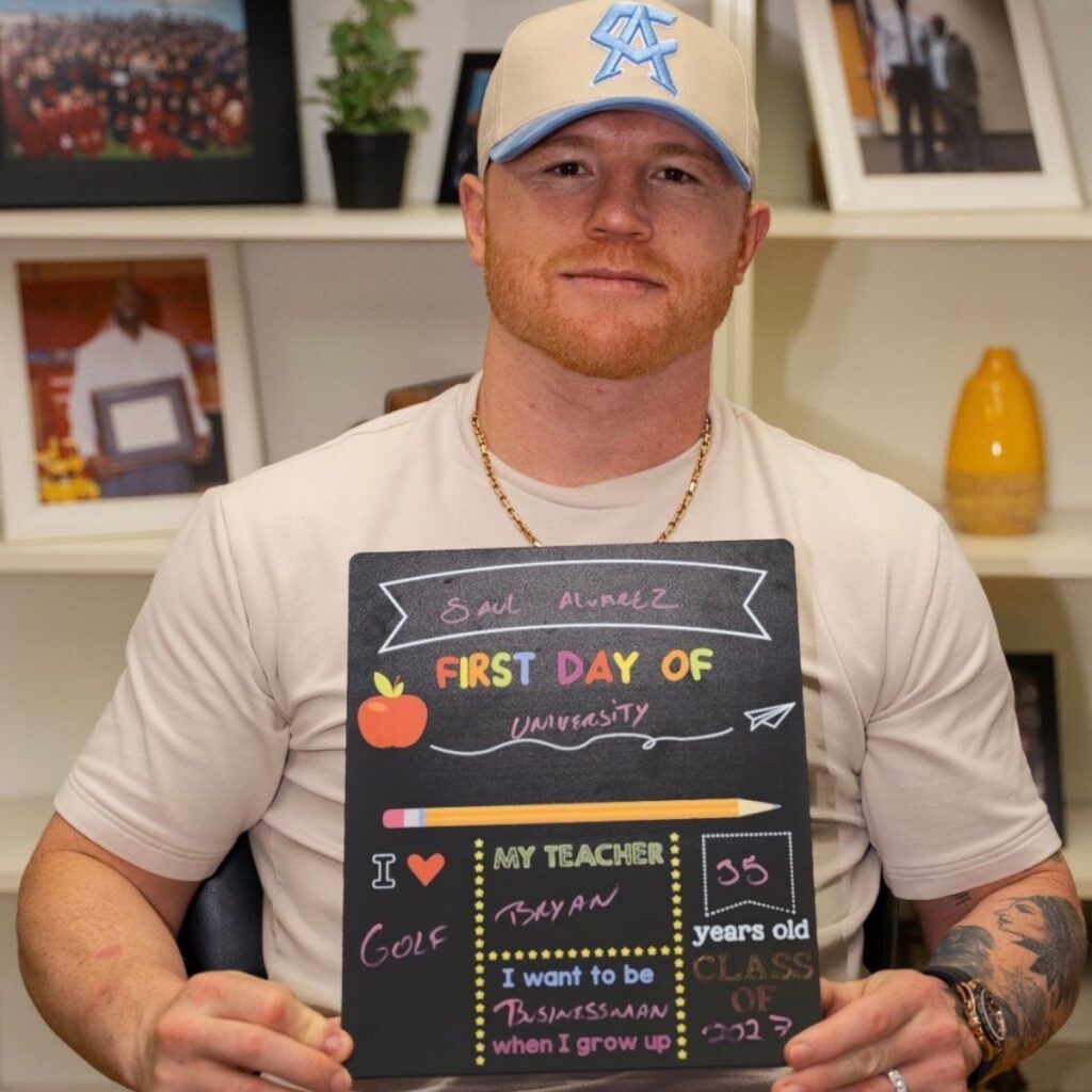 que estudia canelo alvarez