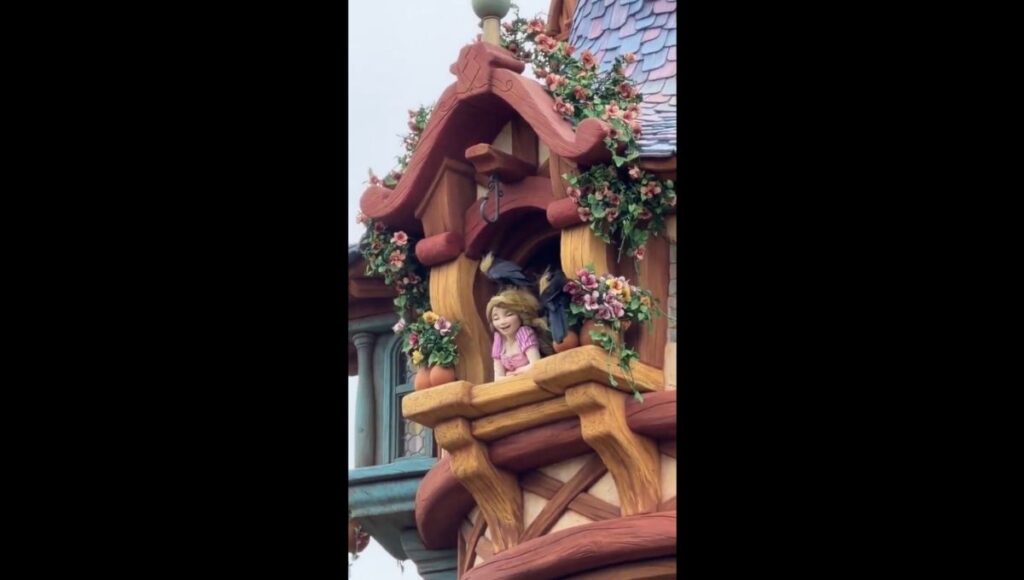 Cuervos atacan a Rapunzel en DisneySea de Tokio