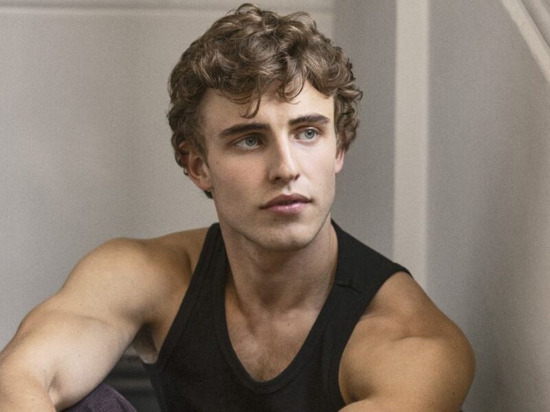 Edad estatura pareja y series de Conor Sánchez de Los chicos de Tommen de Prime Video