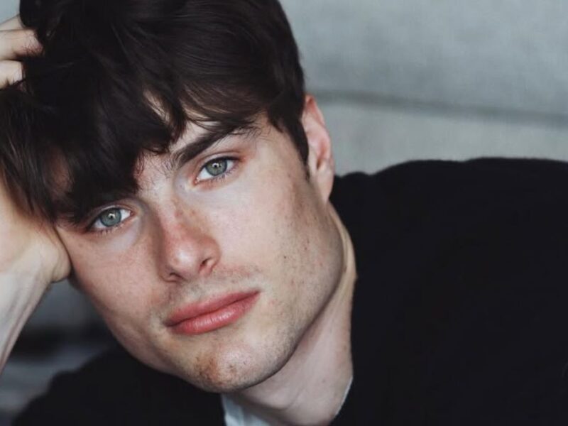quien es Michael Bradway en Cada año que pasé contigo, edad estatura y pareja