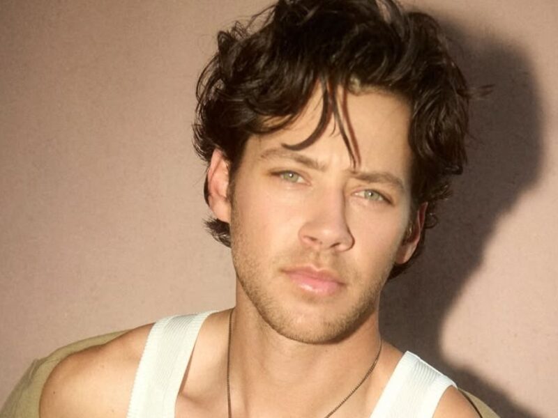 Edad estatura y pareja de Matt Cornett actor de Every Year After