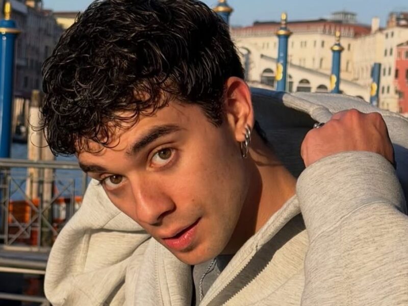 Alex Mola actor que interpreta a Jaén en Oasis