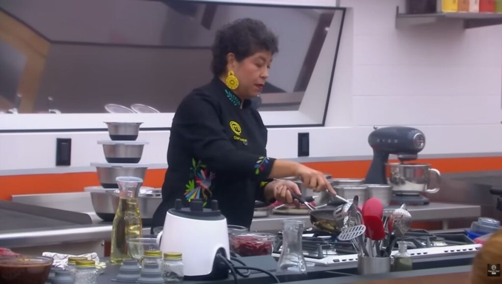 La Chef Isabel corre a Lancer de la cocina
