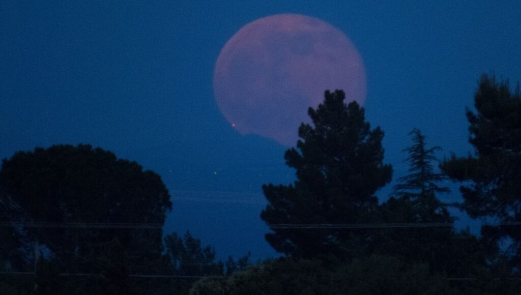 Cómo ver la luna llena de junio en México