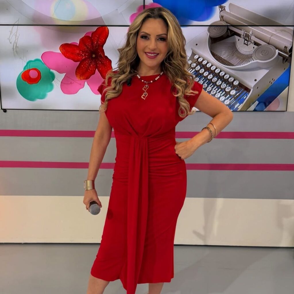 mariana ochoa podria ser demandada por la fifa por su cancion del mundial