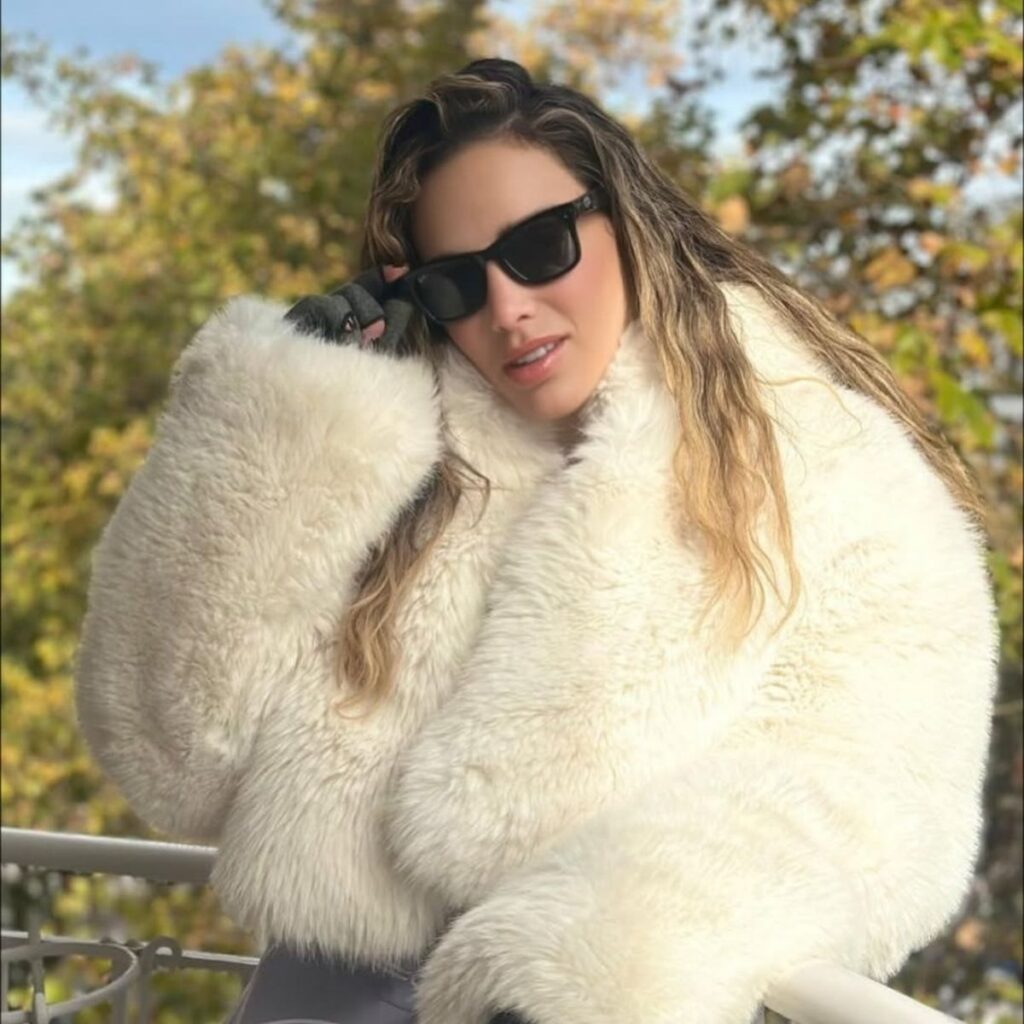 quien es karla mora la esposa de memo ochoa