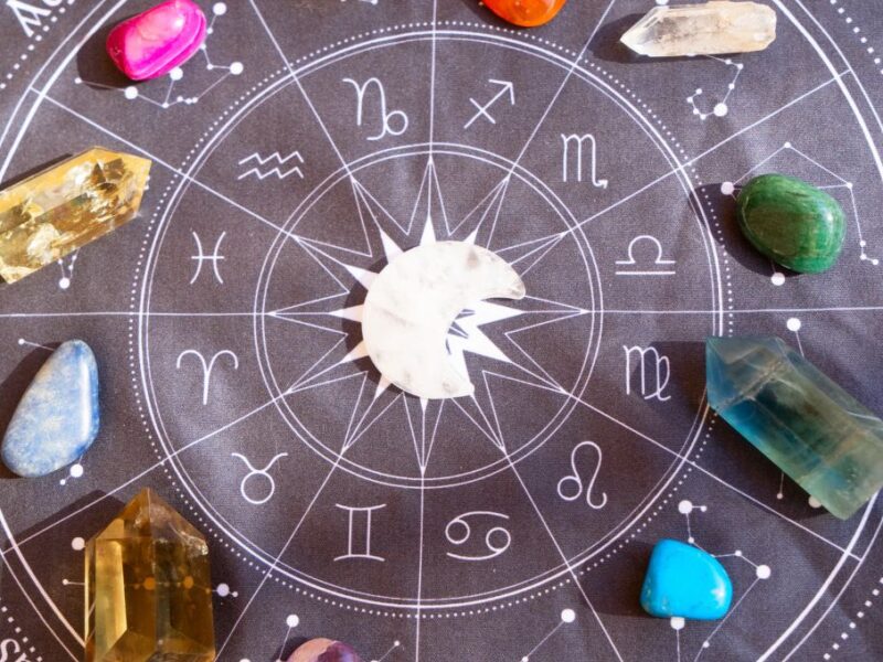 ¿Qué signos recibirán amor y suerte este sábado 18 de julio?