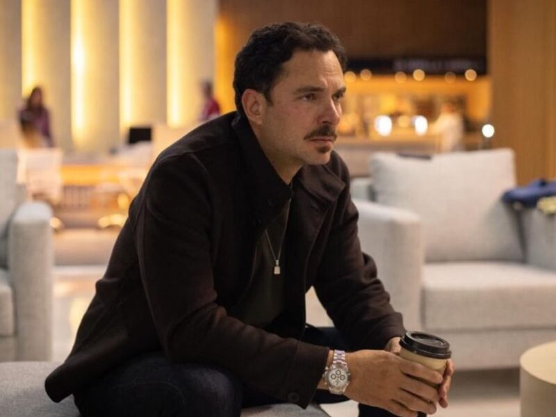 quien es manolo cardona de El otro padre serie de netflix