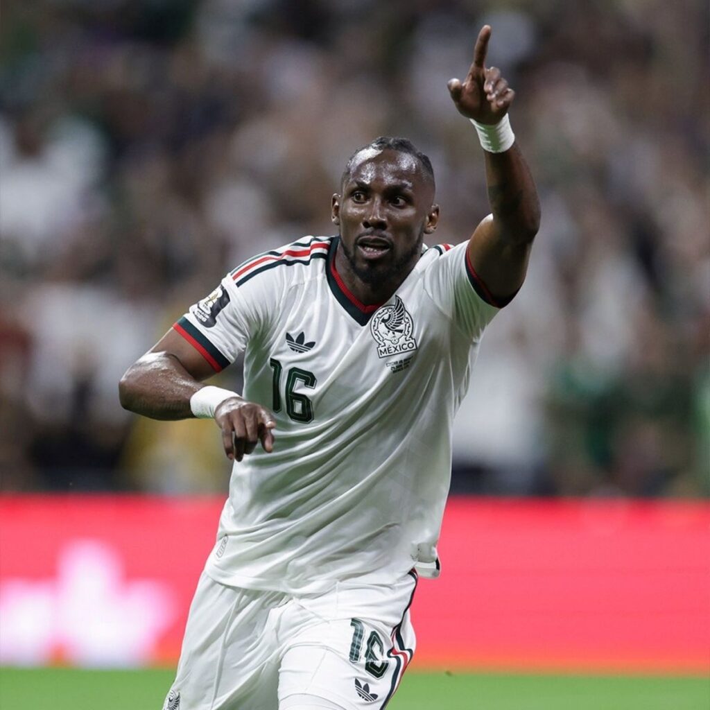 julian quiñones busca ser el maximo anotador de mexico en mundiales