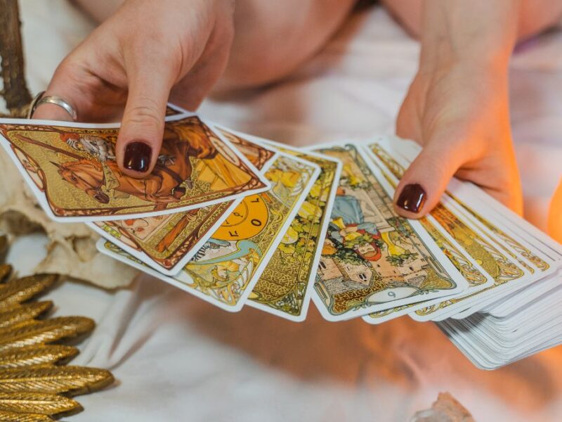 Tarot del día HOY domingo 9 de agosto: carta y mensaje para tu signo