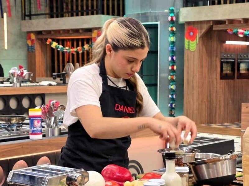 Exigen la salida de Daniela Parra de MasterChef México