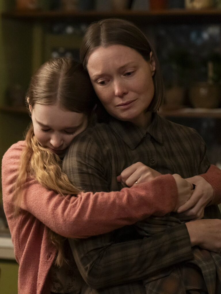 Samantha Sloyan es Margaret White en Carrie